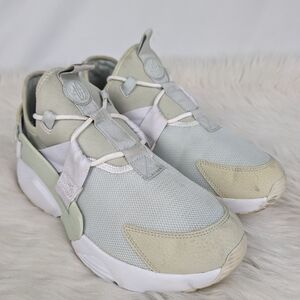 Nike Huarache mint green running and training shoes,women's size 9.5, mint green